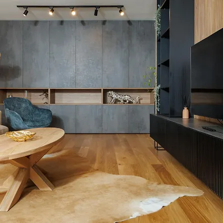 Pure Living W. Private Parking