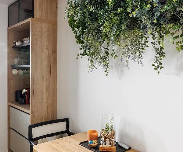 Pure Living W. Private Parking Apartment